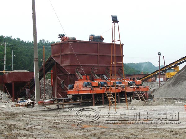 對輥式破碎機(jī)客戶現(xiàn)場