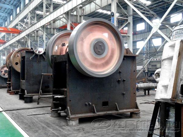 顎式破碎機生產(chǎn)試機