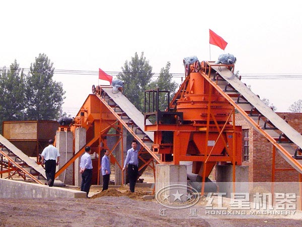 硅石制砂機生產(chǎn)現(xiàn)場