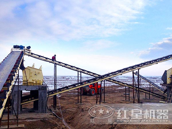 大型石料破碎設備生產(chǎn)現(xiàn)場