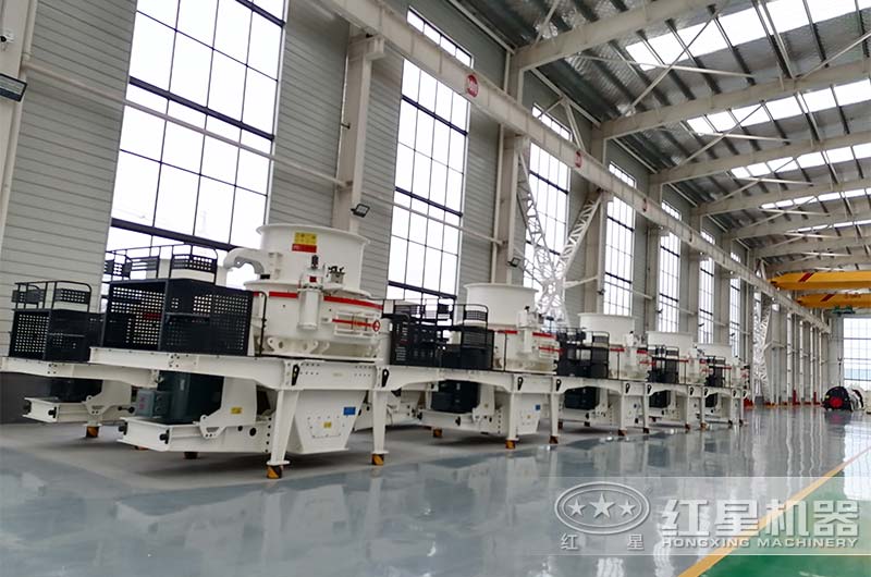 大型石料制砂機車間待發(fā)貨設備 大型石料制砂機車間待發(fā)貨設備