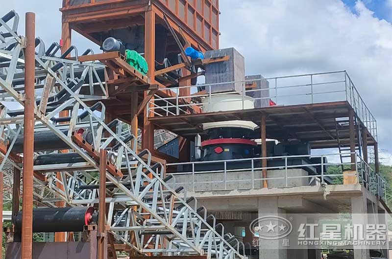 圓錐破碎機(jī)現(xiàn)場 圓錐破碎機(jī)現(xiàn)場