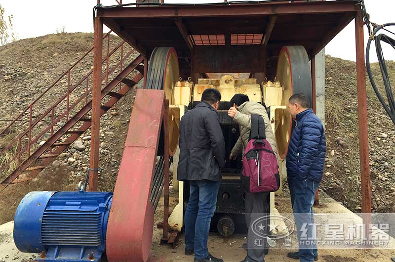 客戶去現(xiàn)場考察69破碎機 客戶去現(xiàn)場考察69破碎機