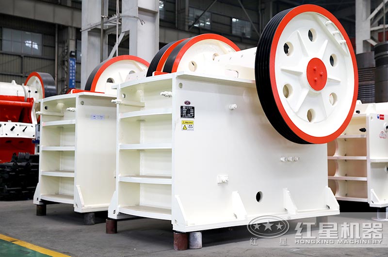 鄂式破碎機現(xiàn)場實拍圖 鄂式破碎機現(xiàn)場實拍圖