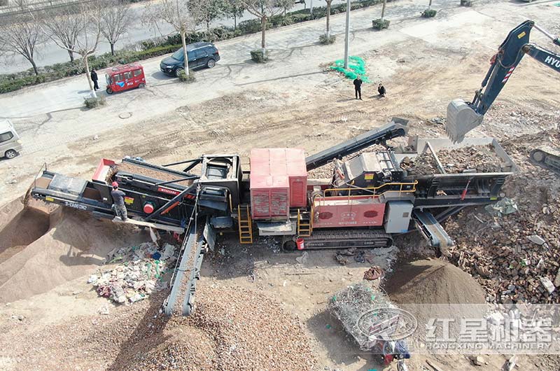 履帶移動反擊破碎站作業(yè)現(xiàn)場 履帶移動反擊破碎站作業(yè)現(xiàn)場