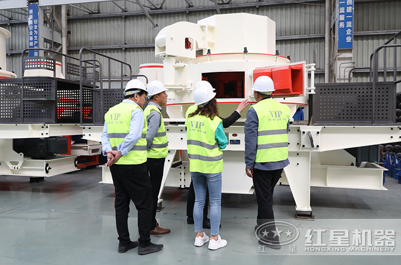 客戶來(lái)廠考察鵝卵石制砂設(shè)備 客戶來(lái)廠考察鵝卵石制砂設(shè)備