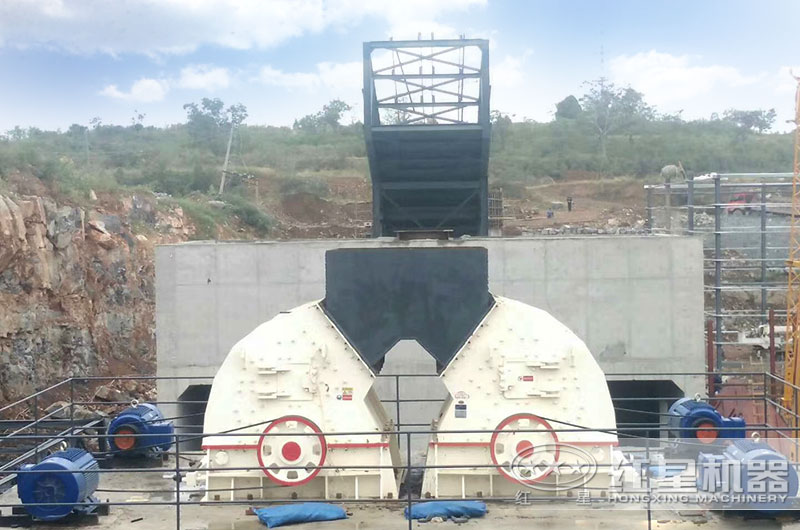 重錘式破碎機(jī)現(xiàn)場 重錘式破碎機(jī)現(xiàn)場