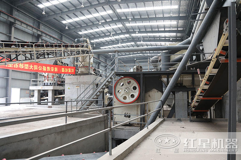 顎式破碎機(jī)現(xiàn)場 顎式破碎機(jī)現(xiàn)場