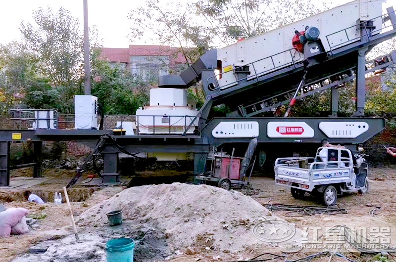 移動式制砂機生產(chǎn)線現(xiàn)場 移動式制砂機生產(chǎn)線現(xiàn)場