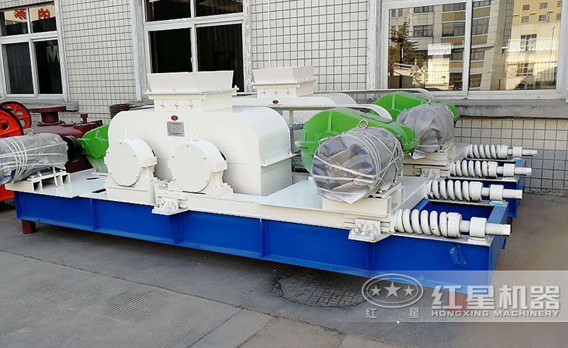 對輥制砂機現(xiàn)場實拍圖 對輥制砂機現(xiàn)場實拍圖