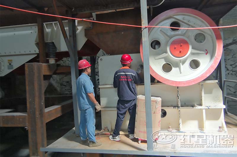 破碎機(jī)開機(jī)啟動(dòng)前要仔細(xì)檢查 破碎機(jī)開機(jī)啟動(dòng)前要仔細(xì)檢查