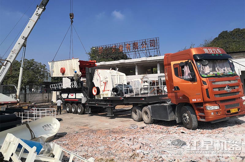 輪胎移動(dòng)反擊破振動(dòng)篩破碎機(jī) 輪胎移動(dòng)反擊破振動(dòng)篩破碎機(jī)