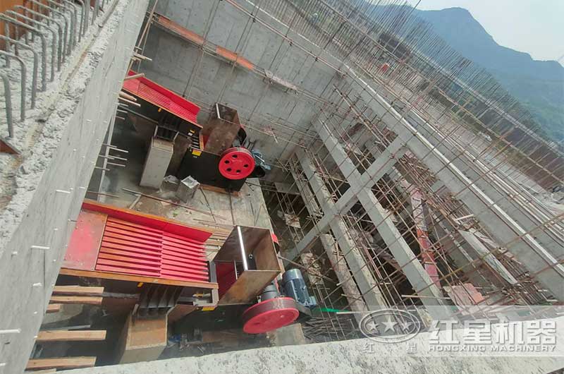 陜西寶雞制砂生產(chǎn)線建設(shè)現(xiàn)場 陜西寶雞制砂生產(chǎn)線建設(shè)現(xiàn)場