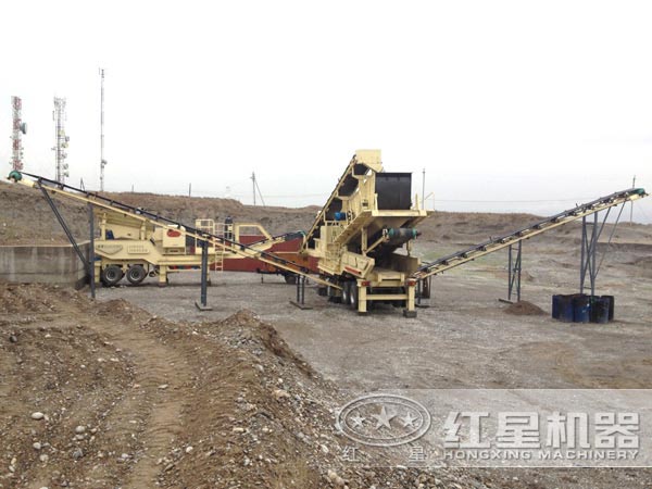 移動(dòng)式制砂機(jī)工作現(xiàn)場 移動(dòng)式制砂機(jī)工作現(xiàn)場