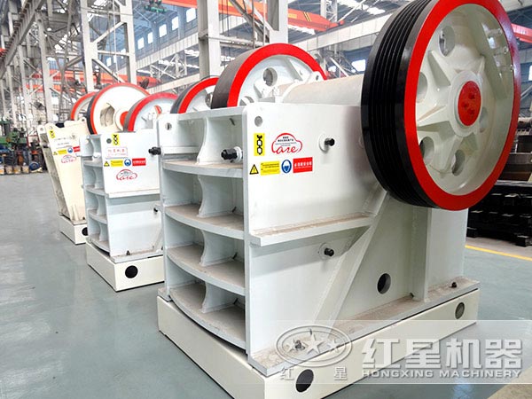 河南液壓顎式破碎機(jī)展示 河南液壓顎式破碎機(jī)展示