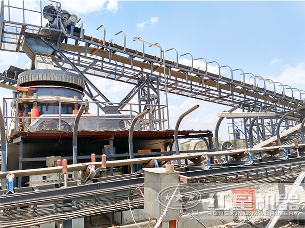 時(shí)產(chǎn)100噸石料破碎生產(chǎn)線現(xiàn)場(chǎng) 時(shí)產(chǎn)100噸石料破碎生產(chǎn)線現(xiàn)場(chǎng)