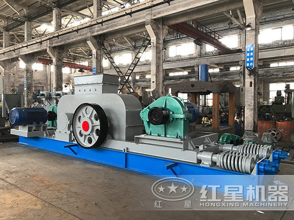 對(duì)輥式破碎機(jī)生產(chǎn)車(chē)間 對(duì)輥式破碎機(jī)生產(chǎn)車(chē)間