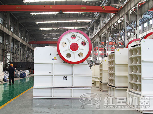 900*1200鄂式破碎機(jī)車(chē)間 900*1200鄂式破碎機(jī)車(chē)間