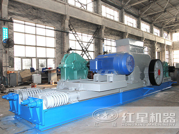 紅星機(jī)器對(duì)輥破碎機(jī)生產(chǎn)車(chē)間