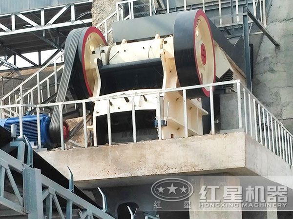 pe系列顎式破石機(jī)作業(yè)現(xiàn)場 pe系列顎式破石機(jī)作業(yè)現(xiàn)場