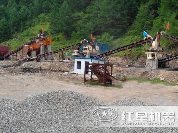 湖南婁底制砂生產(chǎn)線現(xiàn)場(chǎng) 湖南婁底制砂生產(chǎn)線現(xiàn)場(chǎng)