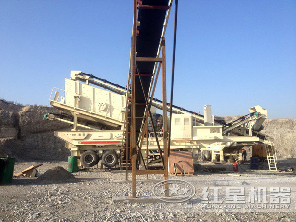 可移動破碎機(jī)作業(yè)現(xiàn)場 可移動破碎機(jī)作業(yè)現(xiàn)場