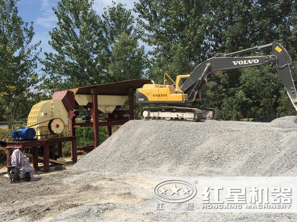 錘式破碎機生產現(xiàn)場實拍