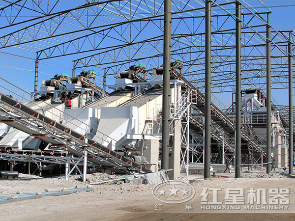 鵝卵石制砂生產(chǎn)現(xiàn)場 鵝卵石制砂生產(chǎn)現(xiàn)場