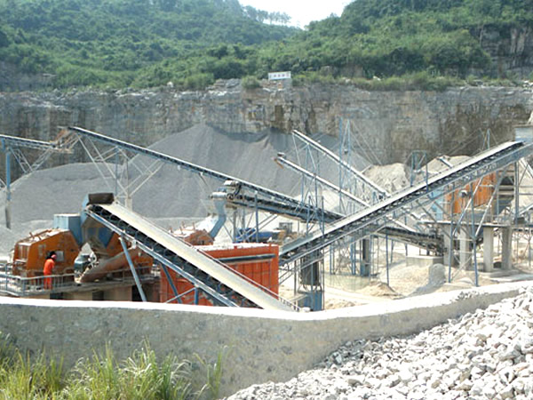 石灰石細(xì)碎機(jī)生產(chǎn)現(xiàn)場(chǎng) 石灰石細(xì)碎機(jī)生產(chǎn)現(xiàn)場(chǎng)