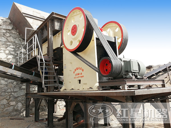 顎式制砂機(jī)生產(chǎn)現(xiàn)場(chǎng) 顎式制砂機(jī)生產(chǎn)現(xiàn)場(chǎng)