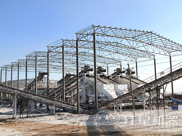 鵝卵石制砂生產(chǎn)線現(xiàn)場(chǎng) 鵝卵石制砂生產(chǎn)線現(xiàn)場(chǎng)