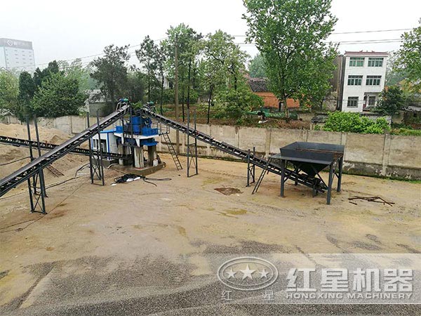 大型制砂現(xiàn)場(chǎng) 大型制砂現(xiàn)場(chǎng)