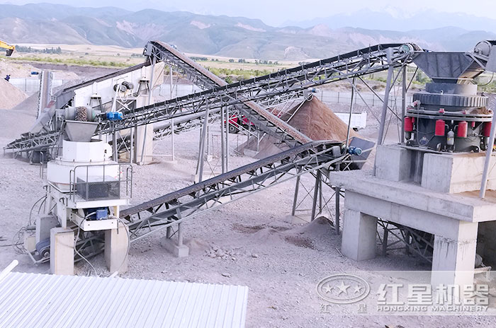 硅石制砂現(xiàn)場(chǎng) 硅石制砂現(xiàn)場(chǎng)