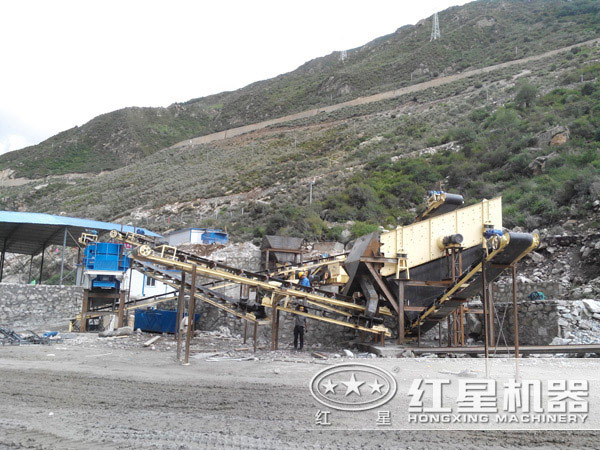 石英石制砂現(xiàn)場(chǎng) 石英石制砂現(xiàn)場(chǎng)