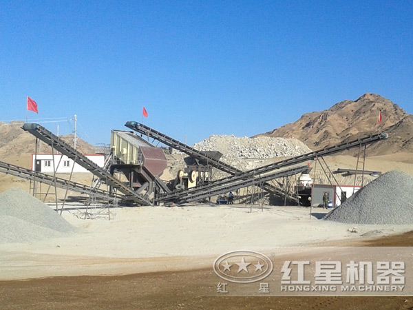 鵝卵石制砂現(xiàn)場(chǎng) 鵝卵石制砂現(xiàn)場(chǎng)