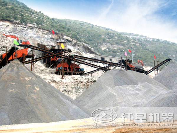 鵝卵石制砂現(xiàn)場(chǎng) 鵝卵石制砂現(xiàn)場(chǎng)