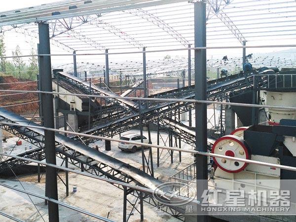 紅星鵝卵石粉碎機(jī)作業(yè)現(xiàn)場(chǎng) 紅星鵝卵石粉碎機(jī)作業(yè)現(xiàn)場(chǎng)