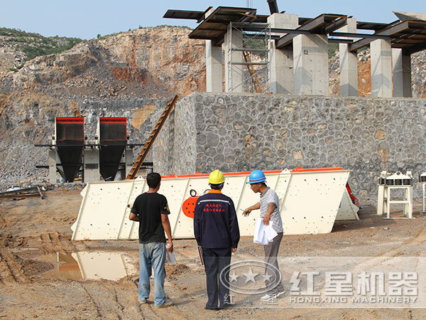紅星機器技術人員為用戶安裝設備 紅星機器技術人員為用戶安裝設備