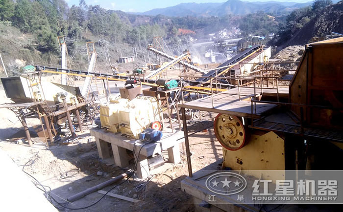 顎式粉碎機(jī)生產(chǎn)現(xiàn)場 顎式粉碎機(jī)生產(chǎn)現(xiàn)場