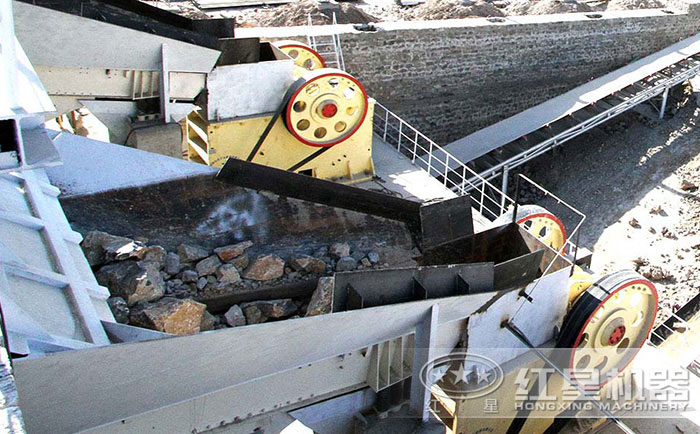 河北沙河礦石破碎機破碎現(xiàn)場 河北沙河礦石破碎機破碎現(xiàn)場
