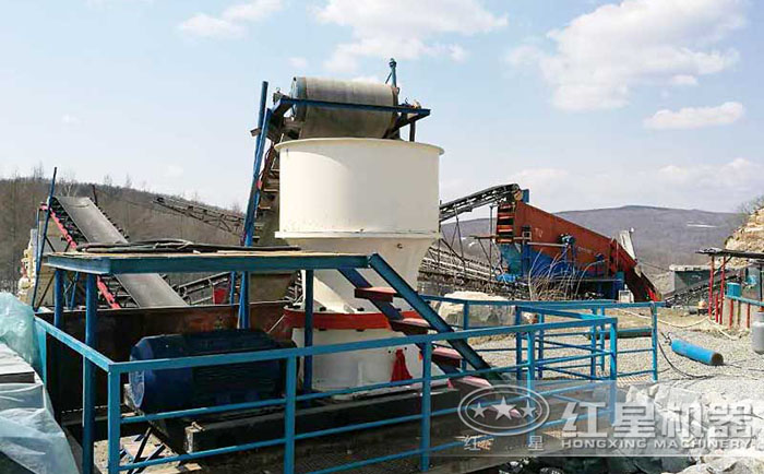 福建廈門鵝卵石圓錐破碎機現場 福建廈門鵝卵石圓錐破碎機現場