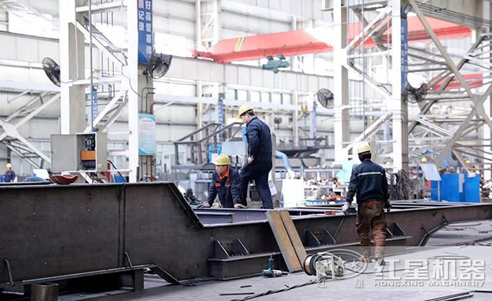 履帶石子機(jī)車間生產(chǎn)制造 履帶石子機(jī)車間生產(chǎn)制造