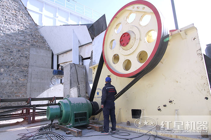 紅星售后人員上門檢查設備運作情況 紅星售后人員上門檢查設備運作情況