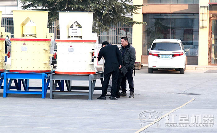 用戶(hù)來(lái)廠(chǎng)參觀(guān)試機(jī)復(fù)合破 用戶(hù)來(lái)廠(chǎng)參觀(guān)試機(jī)復(fù)合破