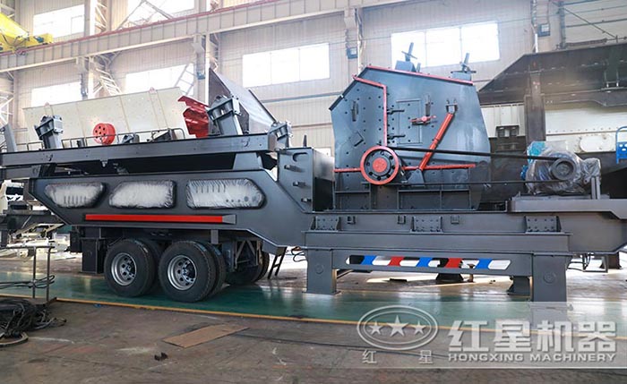 小型移動碎石機(jī)生產(chǎn)車間 小型移動碎石機(jī)生產(chǎn)車間