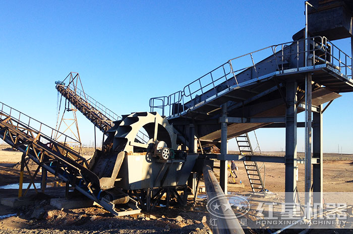 洗砂機(jī)現(xiàn)場(chǎng)作業(yè) 洗砂機(jī)現(xiàn)場(chǎng)作業(yè)