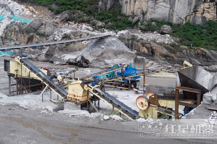 鵝卵石制沙作業(yè)現(xiàn)場(chǎng) 鵝卵石制沙作業(yè)現(xiàn)場(chǎng)