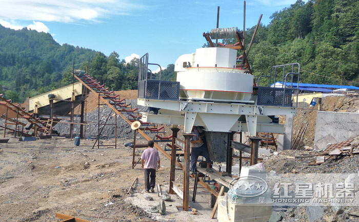 沖擊式破碎機(jī)生產(chǎn)現(xiàn)場 沖擊式破碎機(jī)生產(chǎn)現(xiàn)場