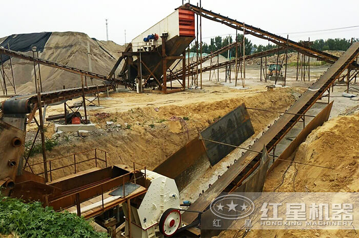 錘式破碎機(jī)加工現(xiàn)場展示