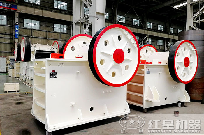 石灰石的小型顎破機(jī) 石灰石的小型顎破機(jī)